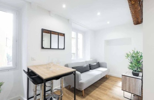 Riquier Apartment | Charming small one-bedroom apartment in the old town
