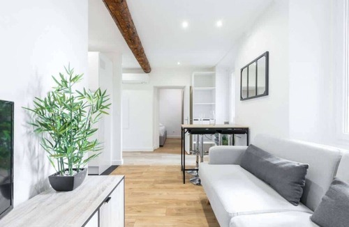 Riquier Apartment | Charming small one-bedroom apartment in the old town