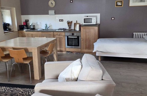 Arc-en-Barrois Apartment | Charming Studio for 5 People | Garden, BBQ & Nature in Arc-en-Barrois