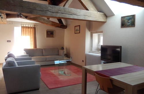 Arc-en-Barrois Apartment | Charming Studio for 5 People | Garden, BBQ & Nature in Arc-en-Barrois