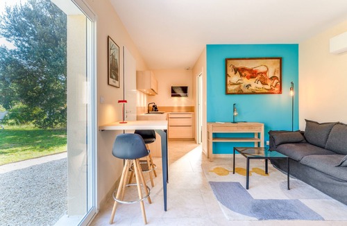 Fontareches Apartment | Charming Studio in Fontarèches (Gard) with Shared Pool, Wi-Fi & Air Conditioning