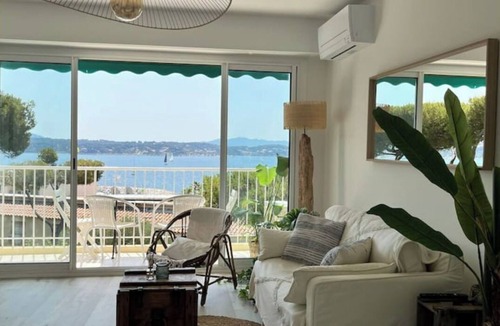 Bandol Apartment | Charming T2, 46m2, central : view, parking, sea 200m away