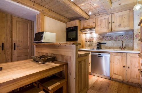 Le Cret Apartment | Charming Top-Floor Apartment with Fireplace in Cozy Residence, Val-d'Isère