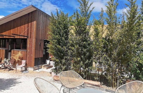 Quartier des Espesses House | Charming villa in a quiet location, just 5 minutes from downtown Nîmes. The Countryside in the City!