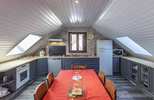 Betpouey House | Charming Village House for 8, Near Ski Resorts, Fully Equipped, Non-Smoking