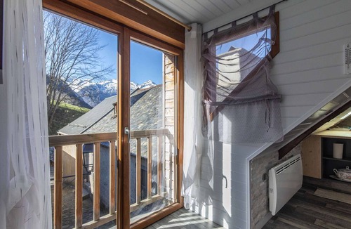 Betpouey House | Charming Village House for 8, Near Ski Resorts, Fully Equipped, Non-Smoking