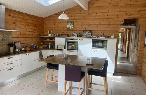 Pibrac Villa | CHARMING WOODEN VILLA WITH PRIVATE POOL. BRIGHT, QUIET, NEAR TOULOUSE.