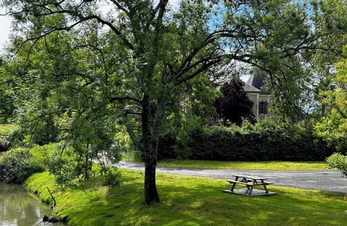 Barbachen House | Château Lestéou's romantic suite with salon and view of the Pyrenees mountain range