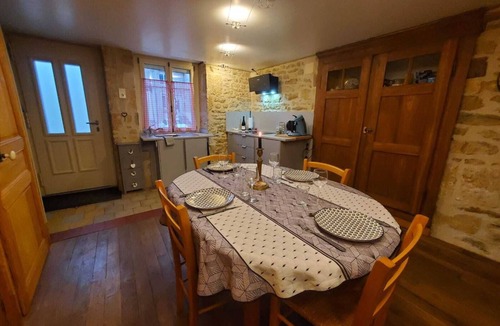 Humes House | Chez Émile Logement Entier, 2 Chambres, Jardin Privé