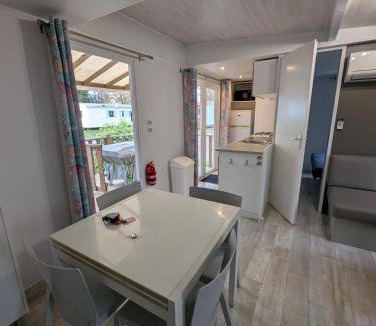 Boofzheim House | Chez Angel et Flo - E27 - Mobil home tout confort - 15 minute Europa Park - terrasse privée