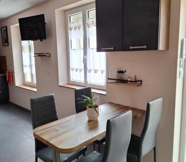 Perthes House | Chez Brigitte et Francis