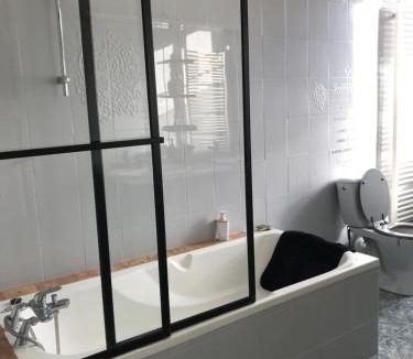 Sainte-Menehould Bed & Breakfast | Chez Franck et Sandra , plein centre ville, 1 er étage