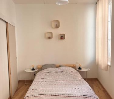 Verdun Apartment | Chez Jean&Véro Appartement relaxant - Centre Ville Verdun - Géré par PrestaZen'Services