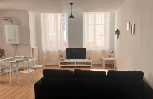 Verdun Apartment | Chez Jean&Véro Appartement relaxant - Centre Ville Verdun - Géré par PrestaZen'Services