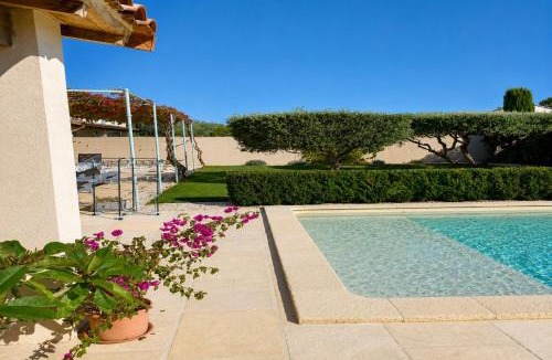 Saint-Hilaire-d'Ozilhan Bed & Breakfast | Chez Nanou, piscine et wifi