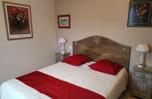 Saint-Hilaire-d'Ozilhan Bed & Breakfast | Chez Nanou, piscine et wifi