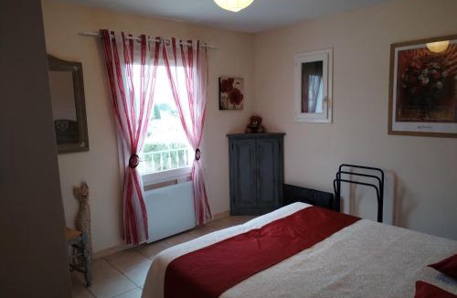 Saint-Hilaire-d'Ozilhan Bed & Breakfast | Chez Nanou, piscine et wifi