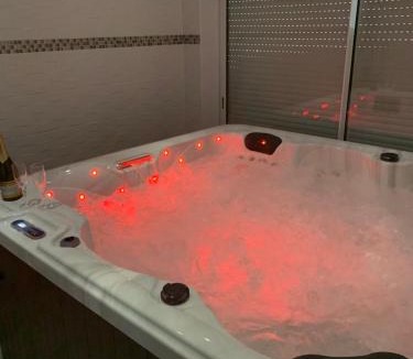 Altviller Apartment | Chez SOPHIE, logement avec jacuzzi et salle cinéma