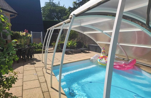 Pontacq Cabin | Chic, cozy 35m² tepee with swimming pool in Pontacq near Lourdes.