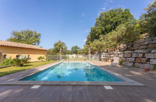 Collobrieres Apartment | "Cigale" Room with Shared Pool, Wi-Fi, and Air Conditioning