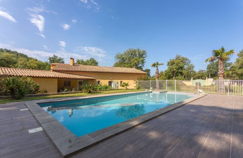 Collobrieres Apartment | "Cigale" Room with Shared Pool, Wi-Fi, and Air Conditioning