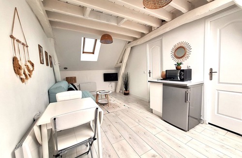 Troyes Apartment | Close to everything, quiet and fully equipped F1, wifi