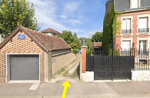 Troyes Apartment | Close to everything, quiet and fully equipped F1, wifi