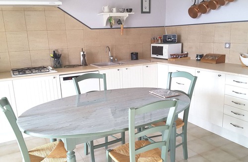 Theziers House | Close to Pont du Gard Comfortable villa with secure swimming pool and summer kitchen