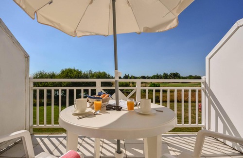 Bourgenay Apartment | Coast Home With Play Area