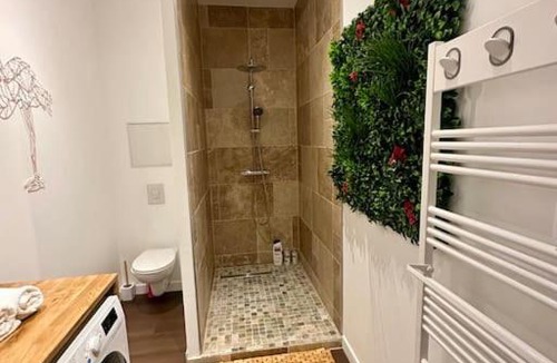 Quartier Beauregard-Boufflers-Buthegnemont-Boudonville Apartment | Colline, La suite jacuzzi cinéma privé