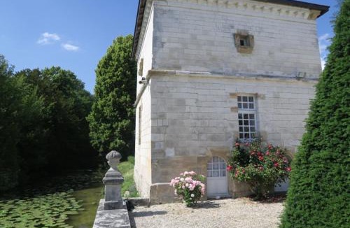 Vitry-la-Ville House | Colombier du château