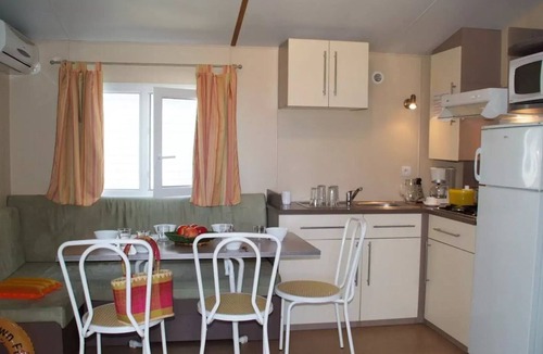 Beynes House | Colorado Comfort 3-room mobile home, sleeps 4–6, air-conditioned