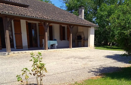 Le Change Cottage | Comfortable house near Périgueux with fireplace, garden, pets allowed
