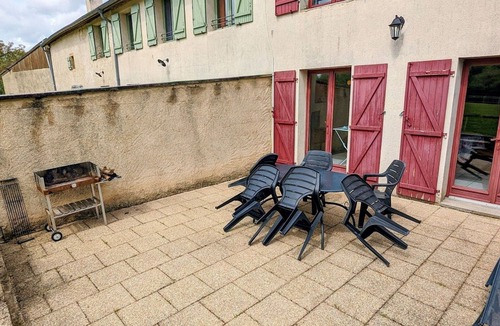 Halles-sous-les-Cotes Cottage | Comfortable cottage in Halles-sous-les-Côtes with fireplace and terrace