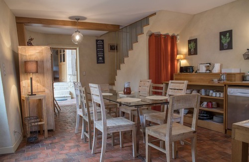 Saint-Cyr-les-Colons Cottage | Comfortable cottages in the village