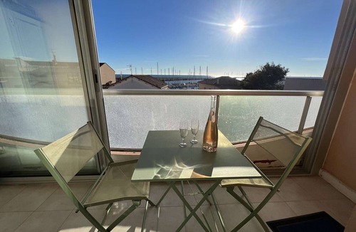 Valras-Plage Apartment | Comfortable 1BR with A/C, balcony, secure parking, near beach and shops