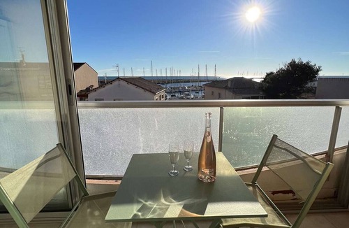 Valras-Plage Apartment | Comfortable 1BR with A/C, balcony, secure parking, near beach and shops
