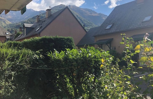 Esquieze-Sere Apartment | Comfortable 2-bedroom apartment 2 minutes' walk from the center of Luz Saint Sauveur