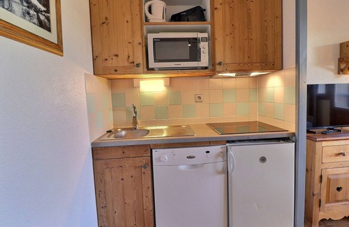 La Perriere Apartment | Comfortable 2-Room, Ski-In/Ski-Out, Close to Shops