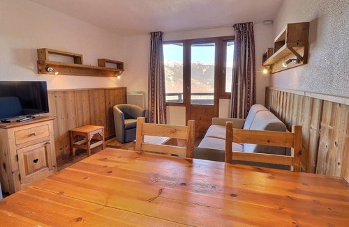 La Perriere Apartment | Comfortable 2-Room, Ski-In/Ski-Out, Close to Shops