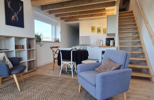 Vaudemont Apartment | Comfortable cottage at farm with private parking