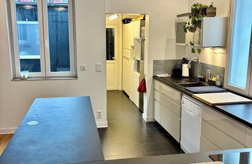 Reims House | Comfortable House Private Hot Tub Spacious Secure Garage Parking