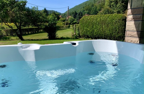 Sturzelbronn House | Comfortable, quiet and independent cottage with swimming pool in the heart