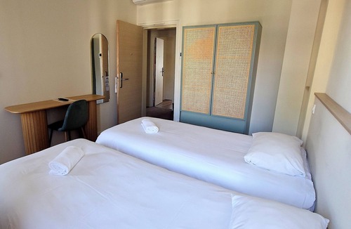 Sanary-sur-Mer Hotel | Comfortable Single Retreat Near Waterfront Promenades and Shops