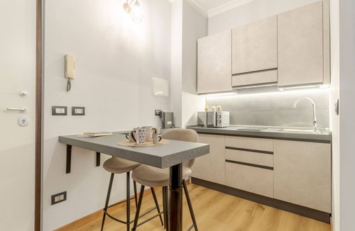 Parella Apartment | Comfortable studio apartment that can comfortably accommodate up to 2 people. The accommodation is located in the quiet Parella district, a very green and well-served area: the MM Pozzo Strada stop is just 350m away and allows you to quickly reach the ce