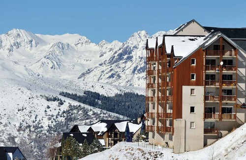 Peyragudes Apartment | Comfortable T3 for 8 with balcony in Peyragudes, ski-in access, free shuttle