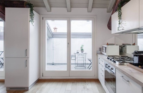 Como City Centre Apartment | Como Sweet Como - Free Parking - Central Como - 150 mq/1600 sq ft