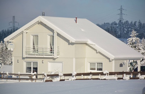 Gerbepal Ski Chalet | Contemporary Chalet comfort + Wifi, very quiet area 7 km from Gerardmer.