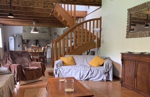 Plounerin House | Cornouaille - Grand Gite Dans une Bâtisse Typiquement Bretonne en Pleine Nature