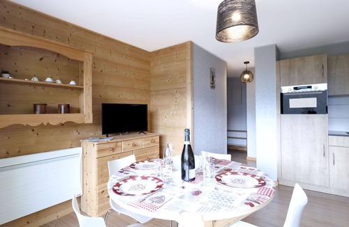 Le Bettex Apartment | Cosy apartment for 4 people with WIFI, TV and balcony
